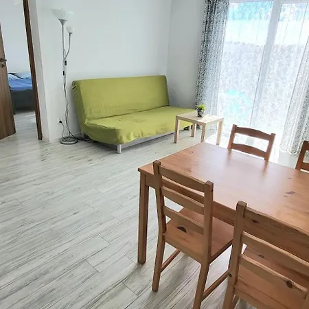 Emada- Goscinne I Studia Kwatera prywatna