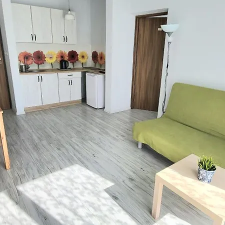 Emada- Goscinne I Studia Ostrowo (Puck)