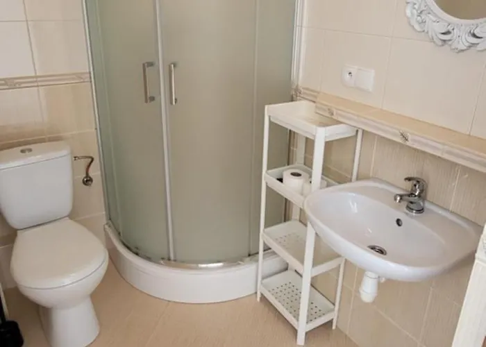 Emada- Goscinne I Studia Rum i privatbostad *