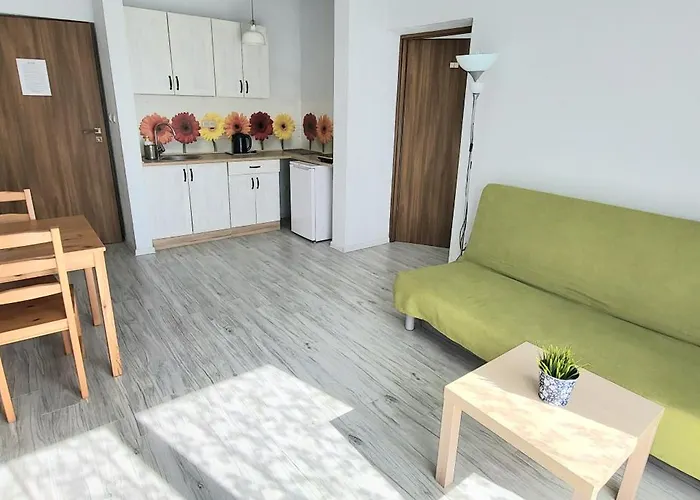 Emada- Goscinne I Studia Ostrowo (Puck)